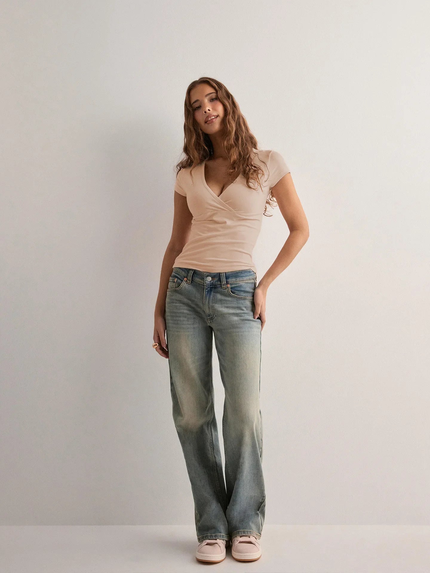 2025 Summer Women T-shirts V-neck Slim Fit Short Sleeve Solid Color Casual Top Ladies Clothing Female Fashion Trendy Pro Choice