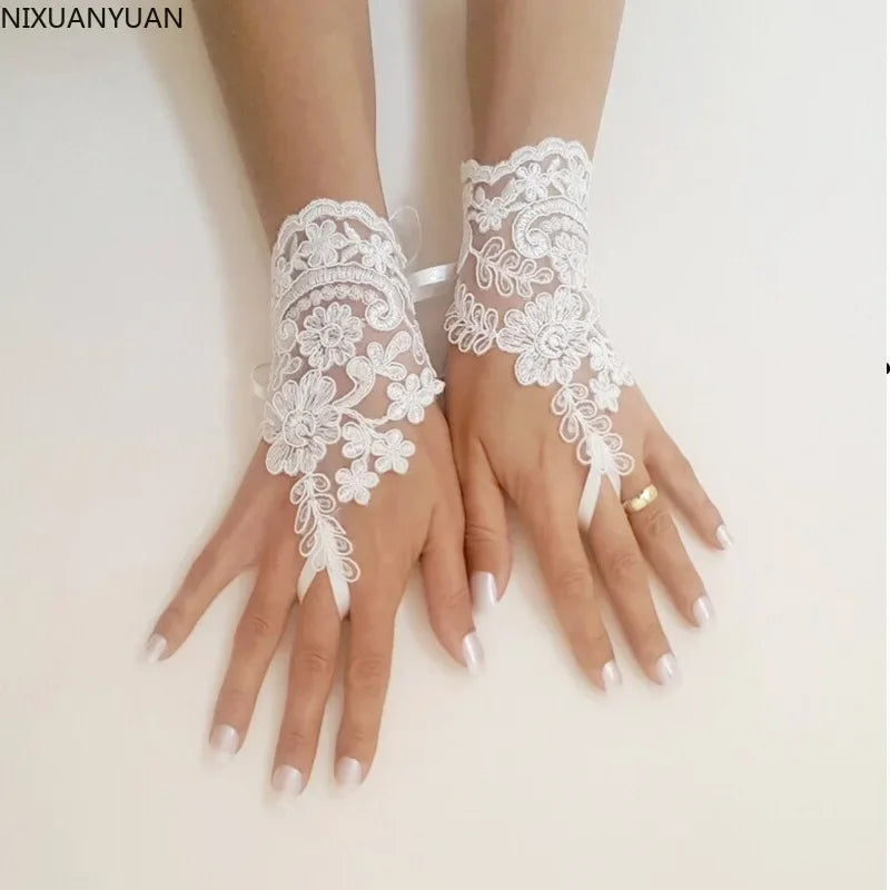 Elegant Beaded Lace Satin Short Bridal Gloves 2025 Fingerless Wedding Gloves White Ivory Wedding Accessories Veu De Noiva