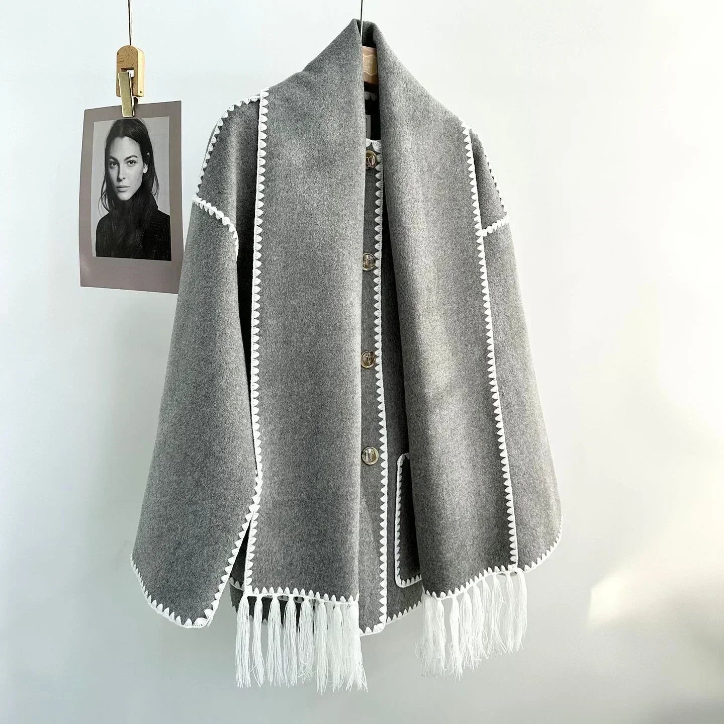 Winter Woolen Jacket New Contrast Color Embroidery Scarf Coats for Women