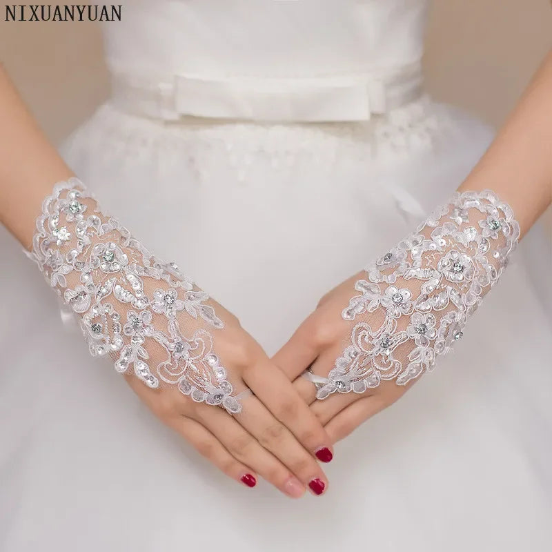 Elegant Beaded Lace Satin Short Bridal Gloves 2025 Fingerless Wedding Gloves White Ivory Wedding Accessories Veu De Noiva