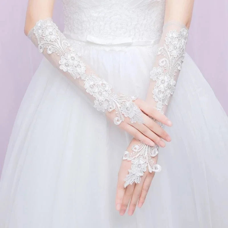 Elegant Beaded Lace Satin Short Bridal Gloves 2025 Fingerless Wedding Gloves White Ivory Wedding Accessories Veu De Noiva