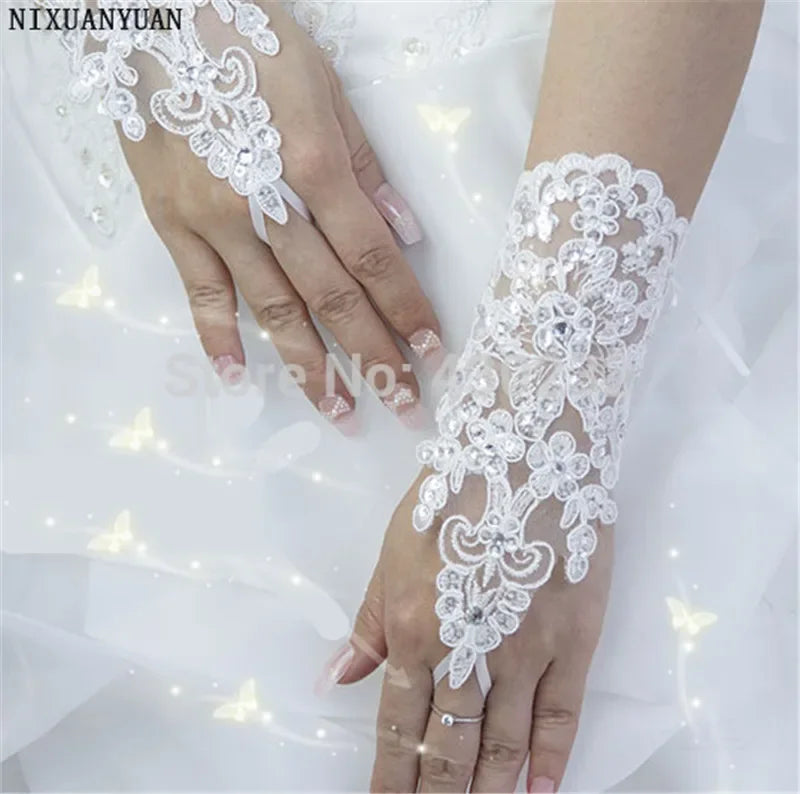 Elegant Beaded Lace Satin Short Bridal Gloves 2025 Fingerless Wedding Gloves White Ivory Wedding Accessories Veu De Noiva